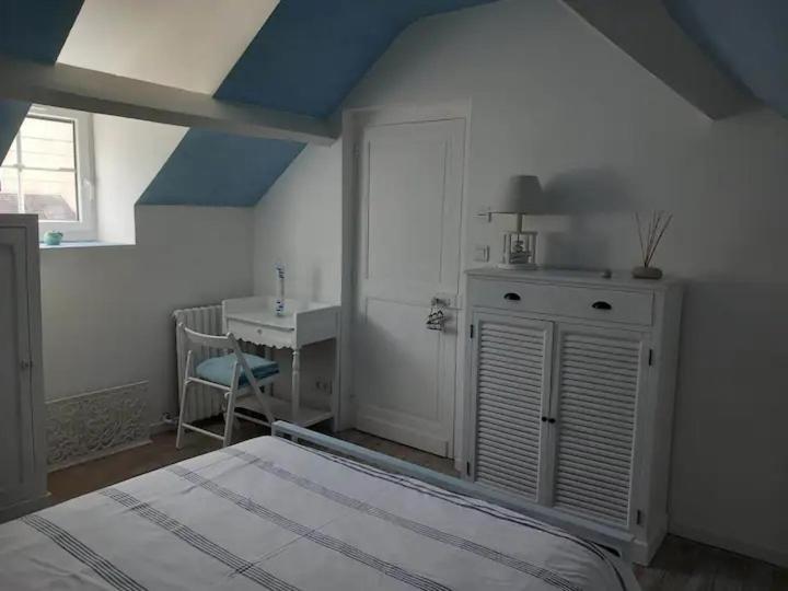 Chambre Bleue Avec Acces Plage Bourges Exterior photo